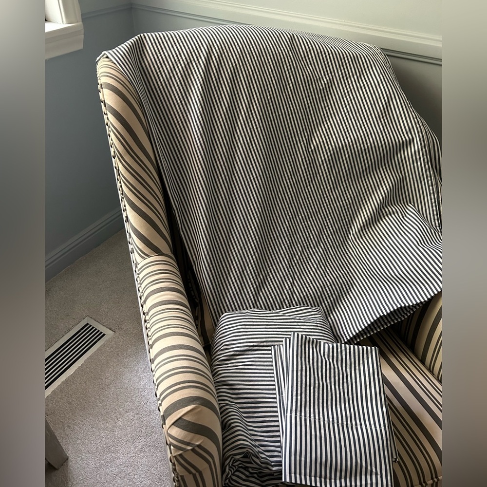 Pottery Barn Wheaton King sheet set Charcoal